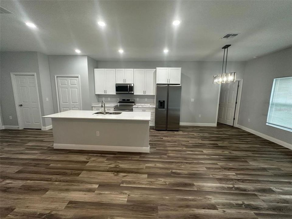 For Rent: $1,900 (4 beds, 2 baths, 1655 Square Feet)