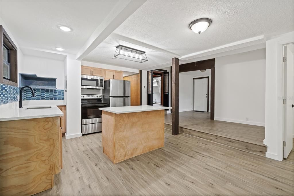 На продажу: $199,900 (2 спален, 2 ванн, 1380 Квадратных фут)