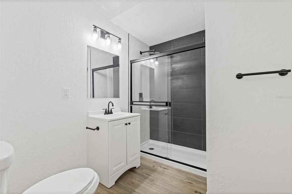 На продажу: $199,900 (2 спален, 2 ванн, 1380 Квадратных фут)