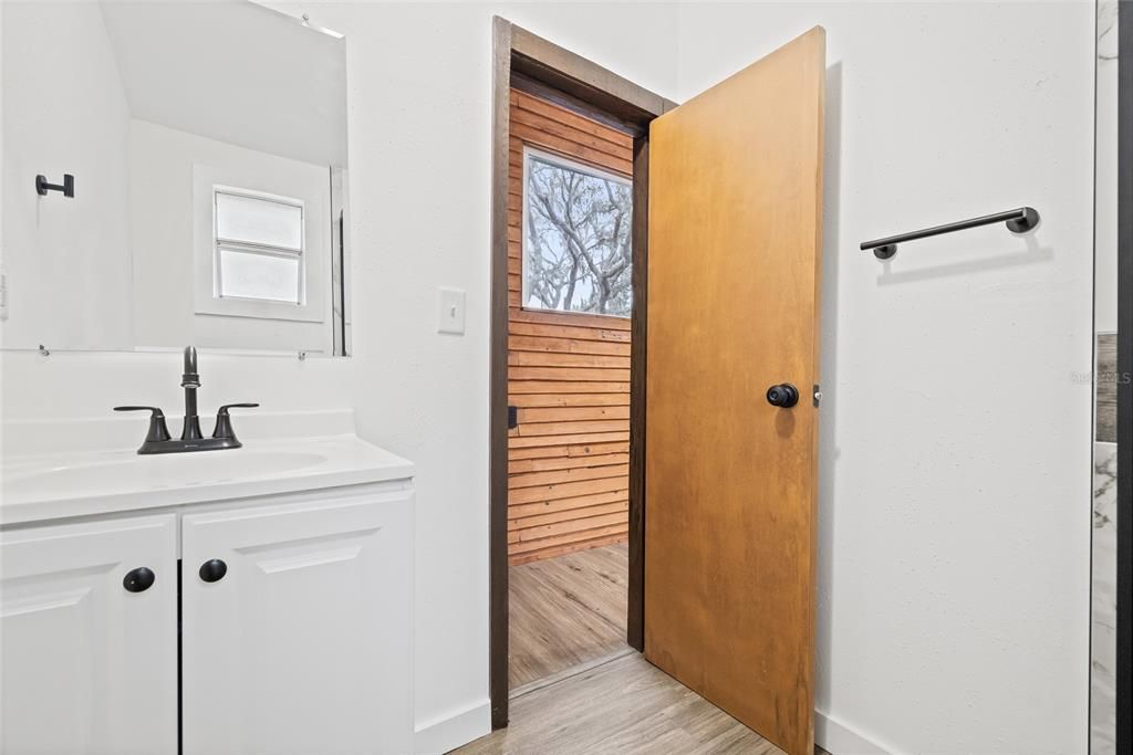 На продажу: $199,900 (2 спален, 2 ванн, 1380 Квадратных фут)