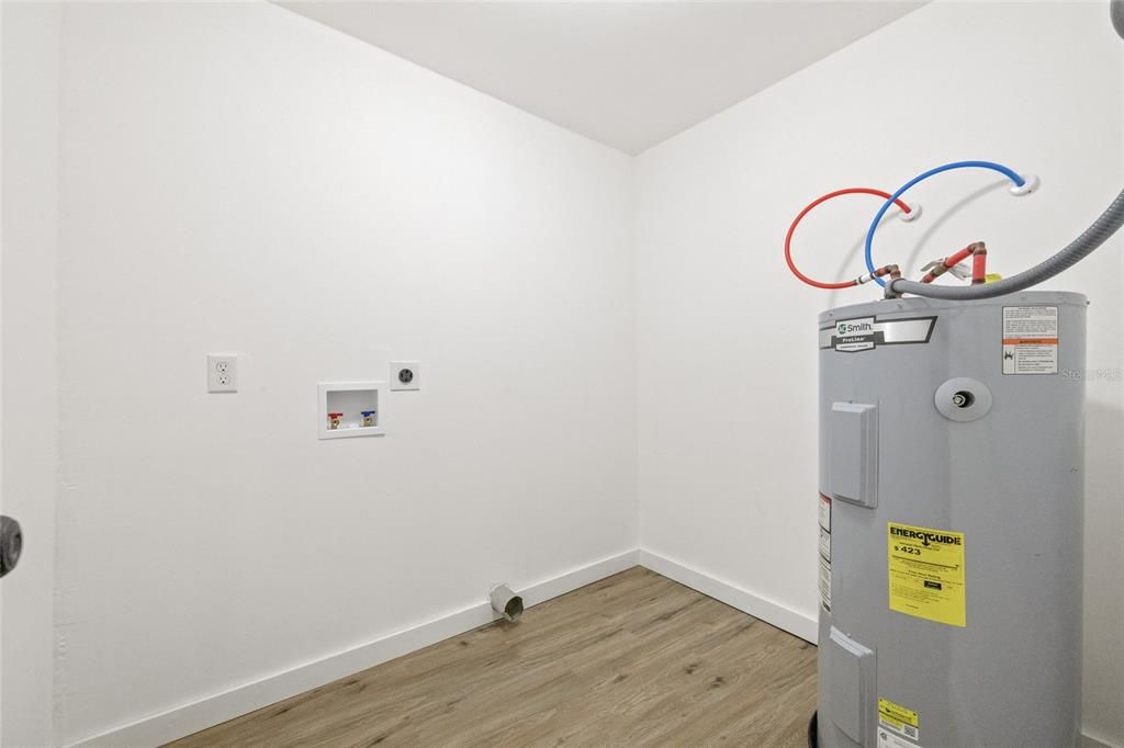 На продажу: $199,900 (2 спален, 2 ванн, 1380 Квадратных фут)