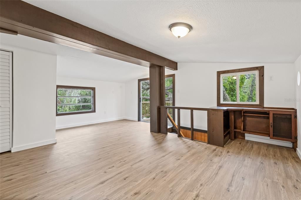 На продажу: $199,900 (2 спален, 2 ванн, 1380 Квадратных фут)