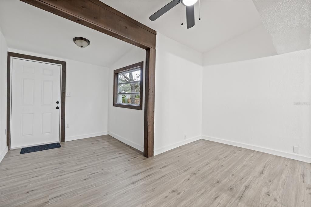 На продажу: $199,900 (2 спален, 2 ванн, 1380 Квадратных фут)