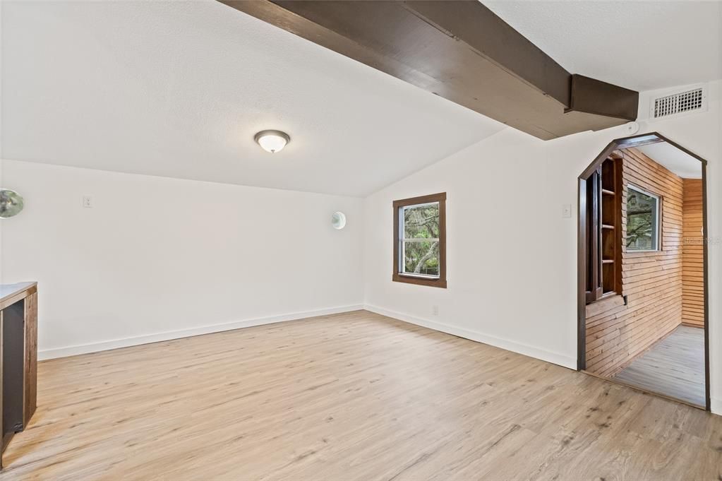 На продажу: $199,900 (2 спален, 2 ванн, 1380 Квадратных фут)