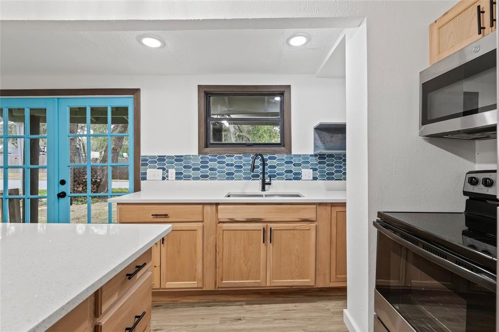 На продажу: $199,900 (2 спален, 2 ванн, 1380 Квадратных фут)