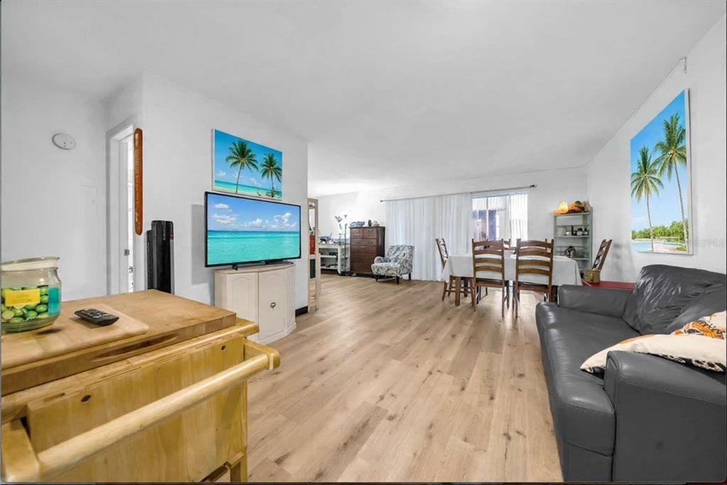 For Sale: $129,900 (2 beds, 1 baths, 1053 Square Feet)