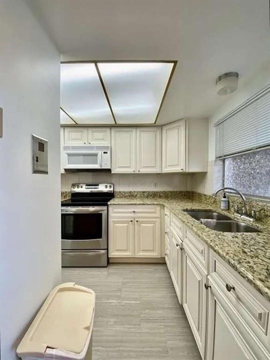 For Sale: $129,900 (2 beds, 1 baths, 1053 Square Feet)