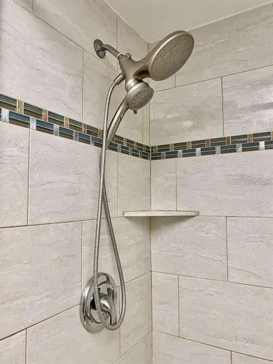 For Sale: $129,900 (2 beds, 1 baths, 1053 Square Feet)