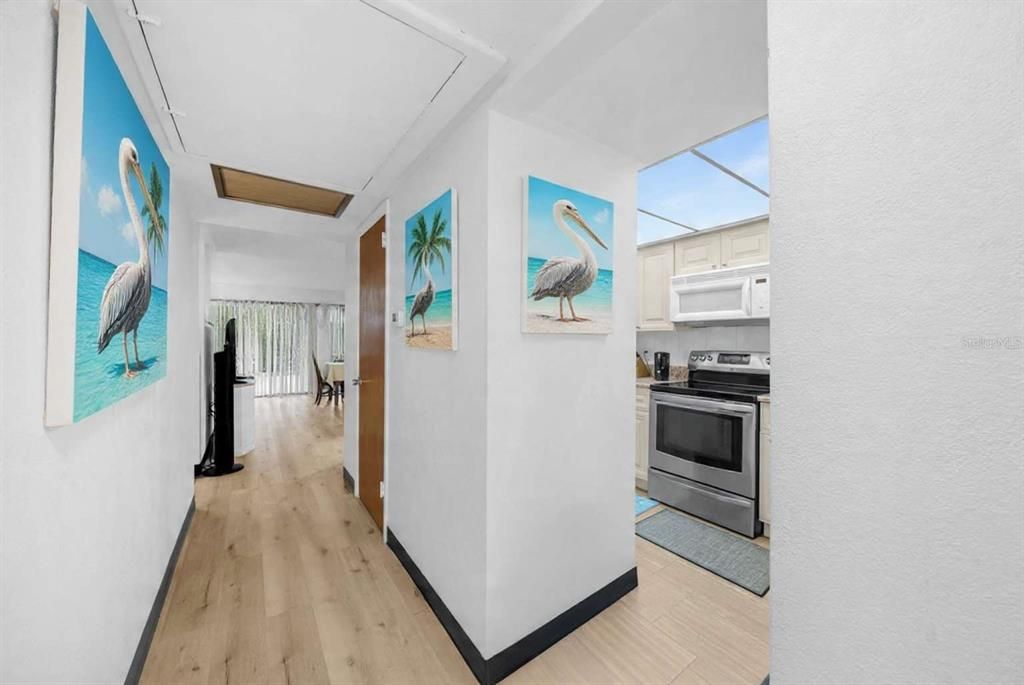 For Sale: $129,900 (2 beds, 1 baths, 1053 Square Feet)