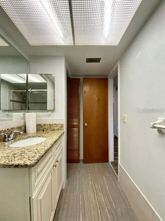 For Sale: $129,900 (2 beds, 1 baths, 1053 Square Feet)