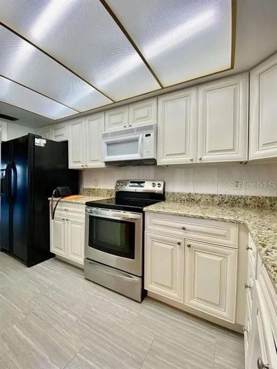 For Sale: $129,900 (2 beds, 1 baths, 1053 Square Feet)