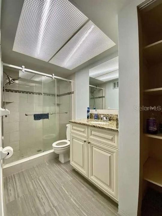 For Sale: $129,900 (2 beds, 1 baths, 1053 Square Feet)