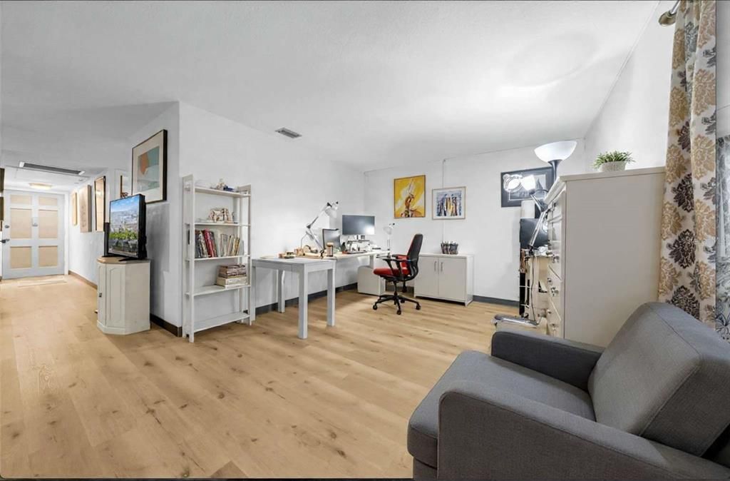 For Sale: $129,900 (2 beds, 1 baths, 1053 Square Feet)