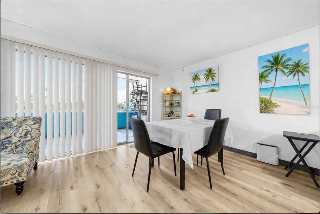 For Sale: $129,900 (2 beds, 1 baths, 1053 Square Feet)