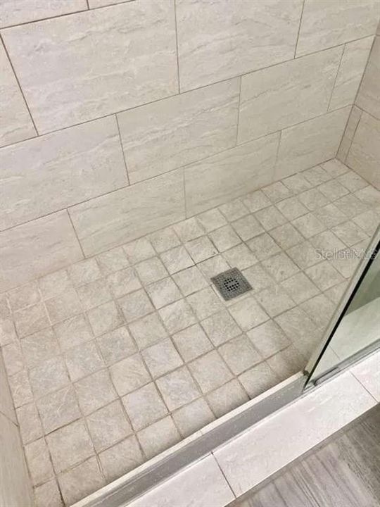 For Sale: $129,900 (2 beds, 1 baths, 1053 Square Feet)