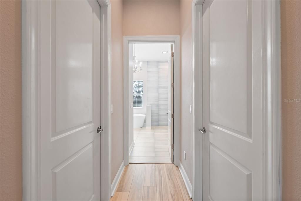 合同活跃: $435,000 (3 贝兹, 3 浴室, 2396 平方英尺)