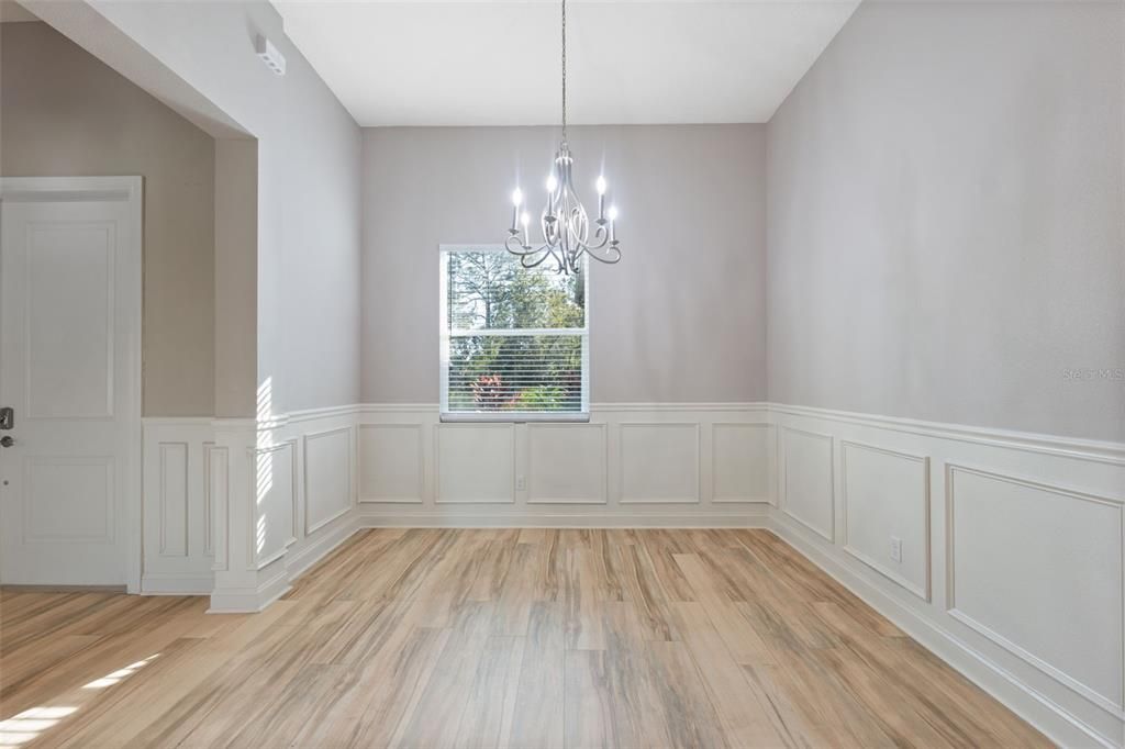 合同活跃: $435,000 (3 贝兹, 3 浴室, 2396 平方英尺)