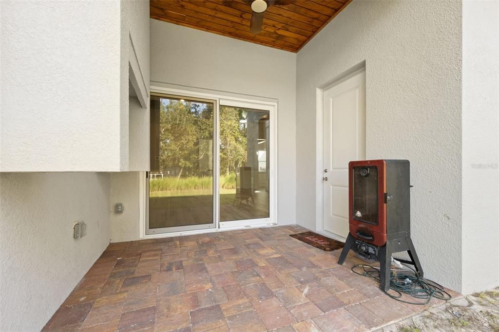 合同活跃: $435,000 (3 贝兹, 3 浴室, 2396 平方英尺)