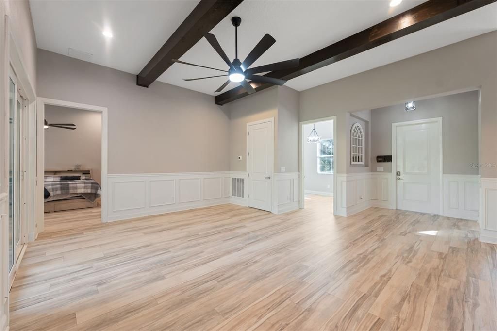 合同活跃: $435,000 (3 贝兹, 3 浴室, 2396 平方英尺)