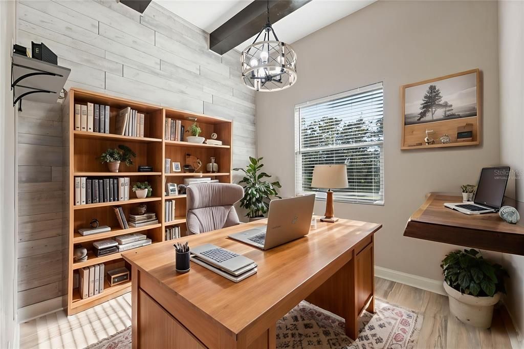 合同活跃: $435,000 (3 贝兹, 3 浴室, 2396 平方英尺)