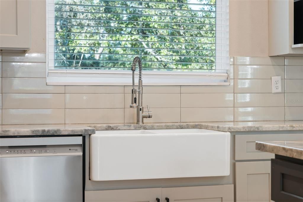 合同活跃: $435,000 (3 贝兹, 3 浴室, 2396 平方英尺)