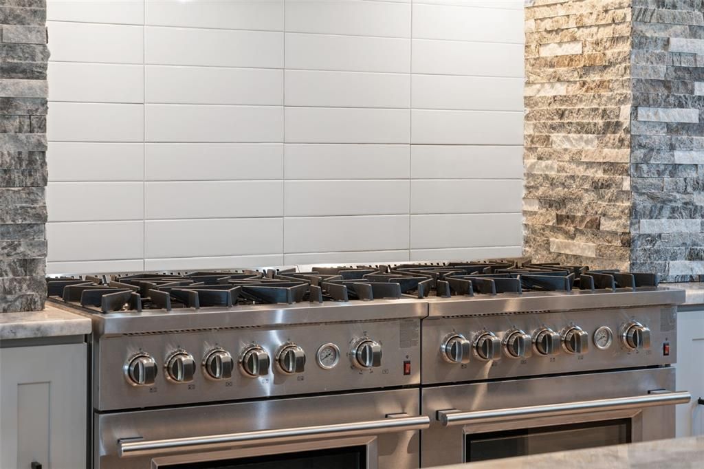 合同活跃: $435,000 (3 贝兹, 3 浴室, 2396 平方英尺)