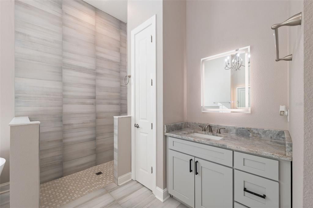 合同活跃: $435,000 (3 贝兹, 3 浴室, 2396 平方英尺)