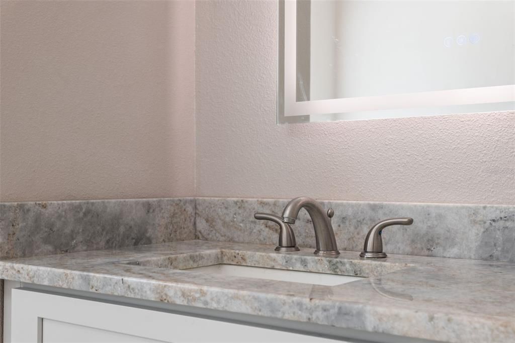 合同活跃: $435,000 (3 贝兹, 3 浴室, 2396 平方英尺)