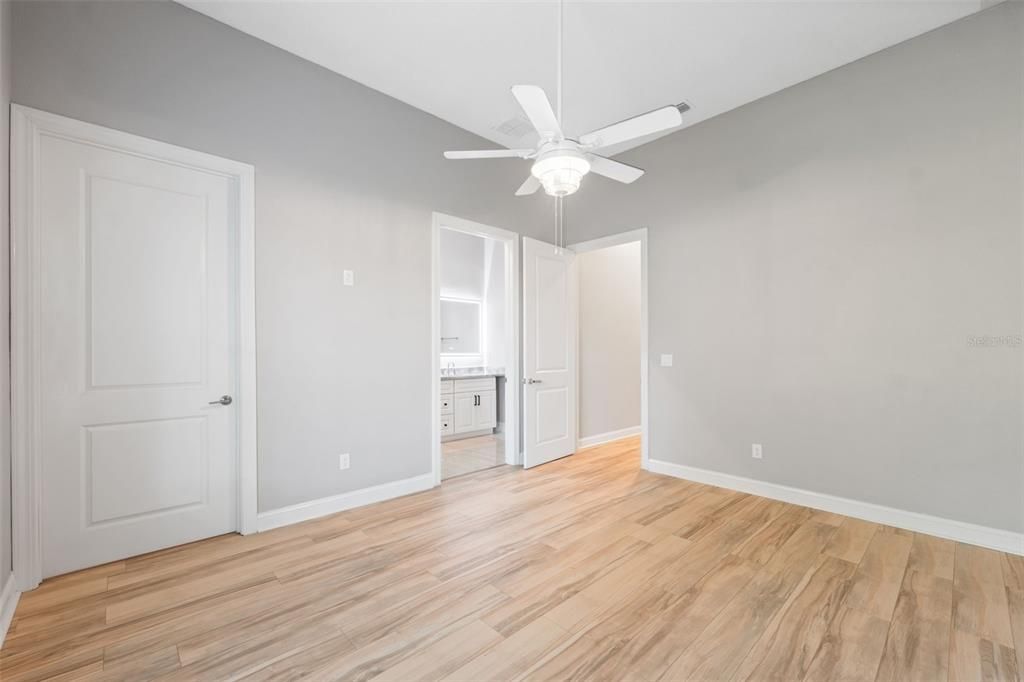 合同活跃: $435,000 (3 贝兹, 3 浴室, 2396 平方英尺)