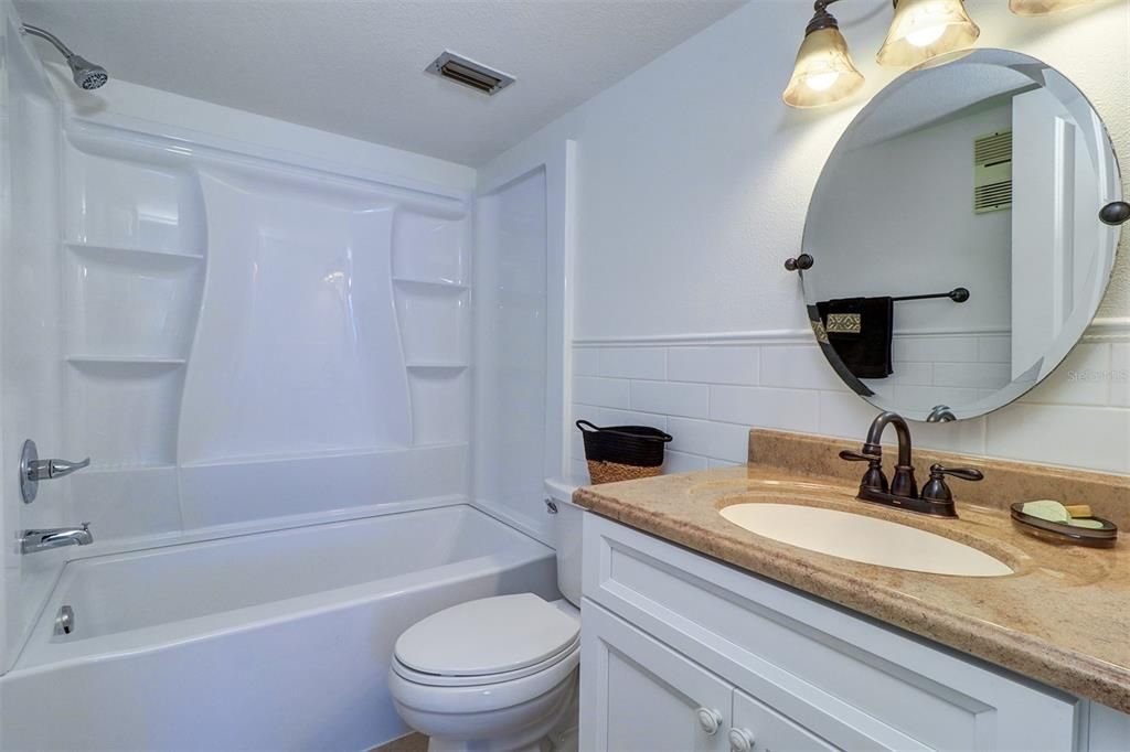 待售: $173,000 (2 贝兹, 2 浴室, 1100 平方英尺)