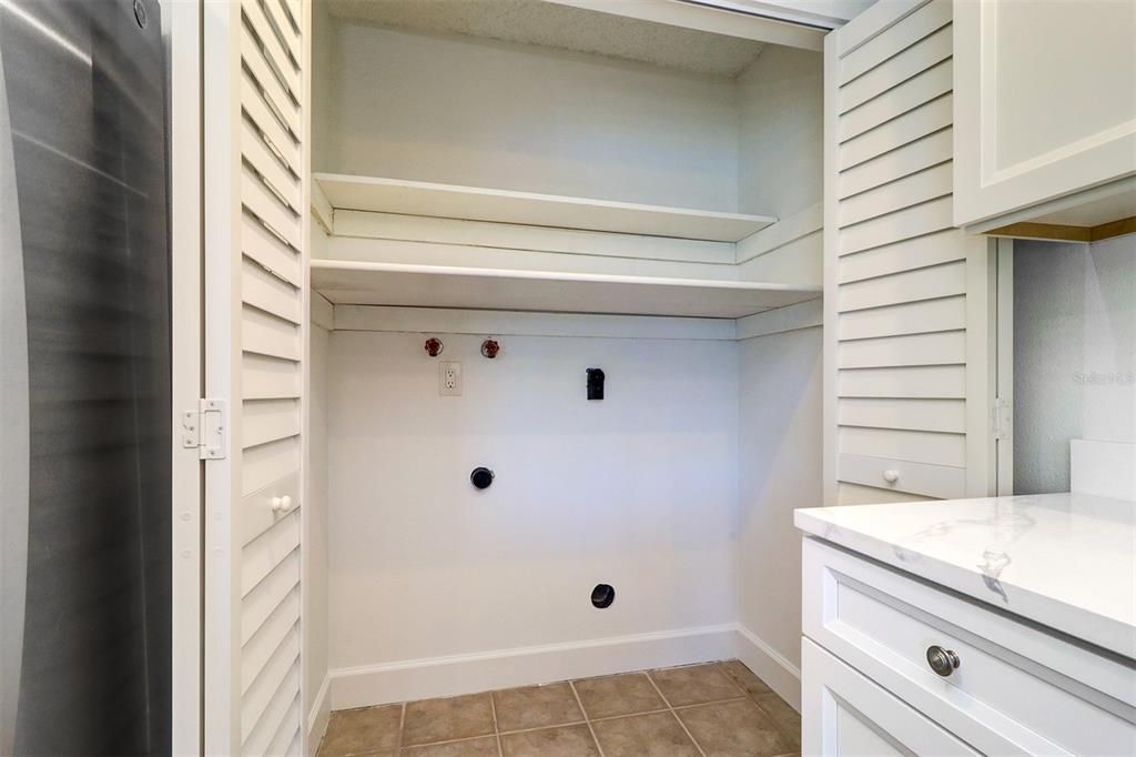 待售: $173,000 (2 贝兹, 2 浴室, 1100 平方英尺)