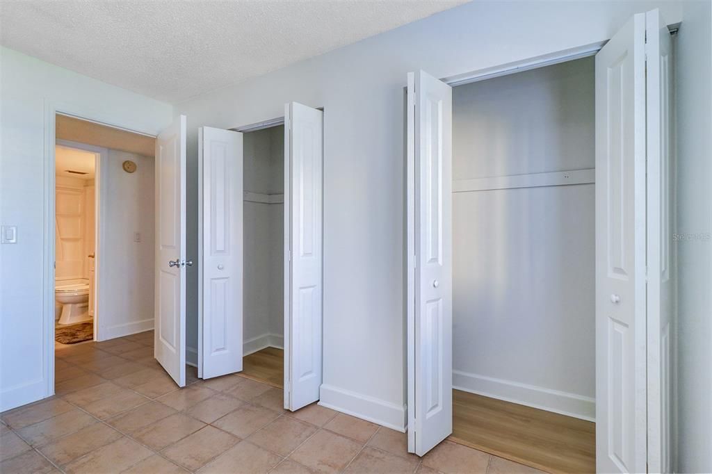 待售: $173,000 (2 贝兹, 2 浴室, 1100 平方英尺)