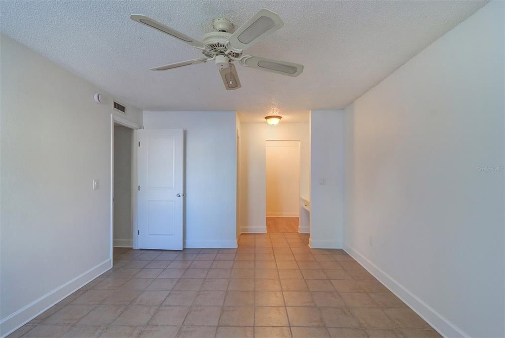 待售: $173,000 (2 贝兹, 2 浴室, 1100 平方英尺)