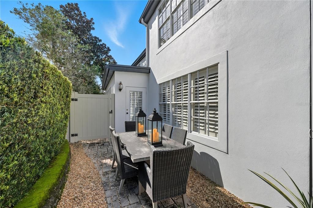 For Sale: $1,190,000 (3 beds, 2 baths, 2557 Square Feet)