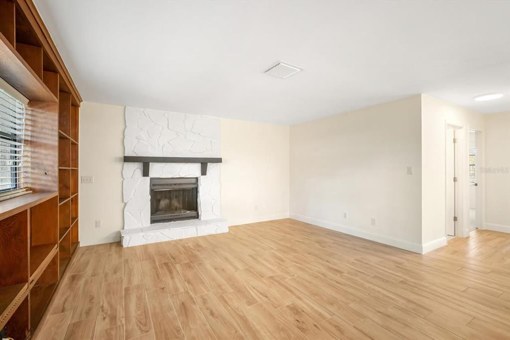 For Sale: $375,000 (3 beds, 2 baths, 1684 Square Feet)