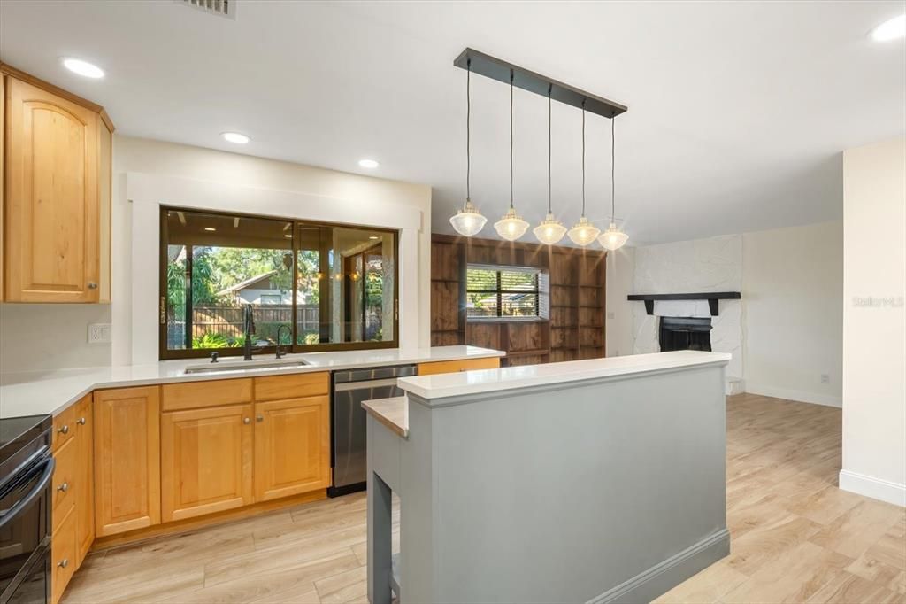 For Sale: $375,000 (3 beds, 2 baths, 1684 Square Feet)