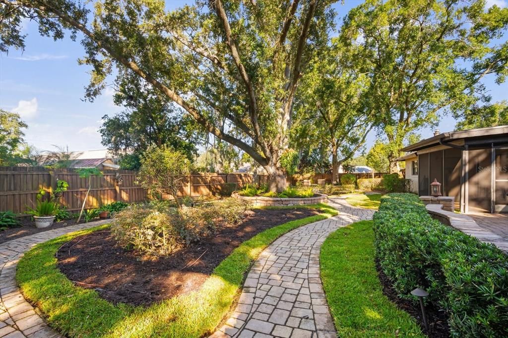 For Sale: $375,000 (3 beds, 2 baths, 1684 Square Feet)