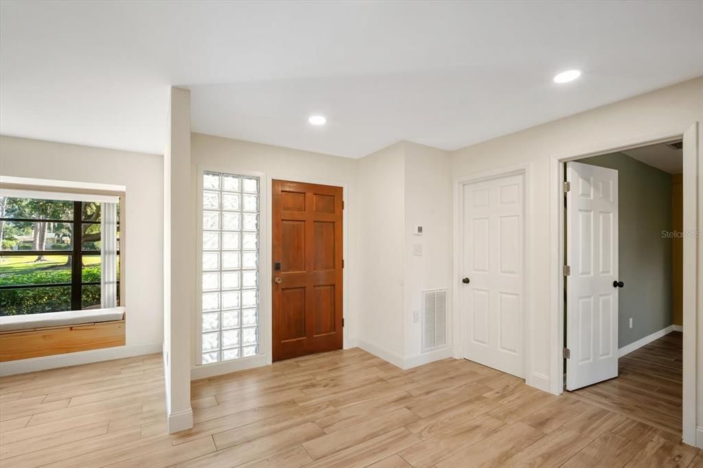 For Sale: $375,000 (3 beds, 2 baths, 1684 Square Feet)