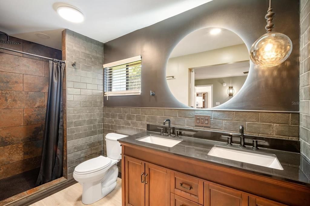 For Sale: $375,000 (3 beds, 2 baths, 1684 Square Feet)