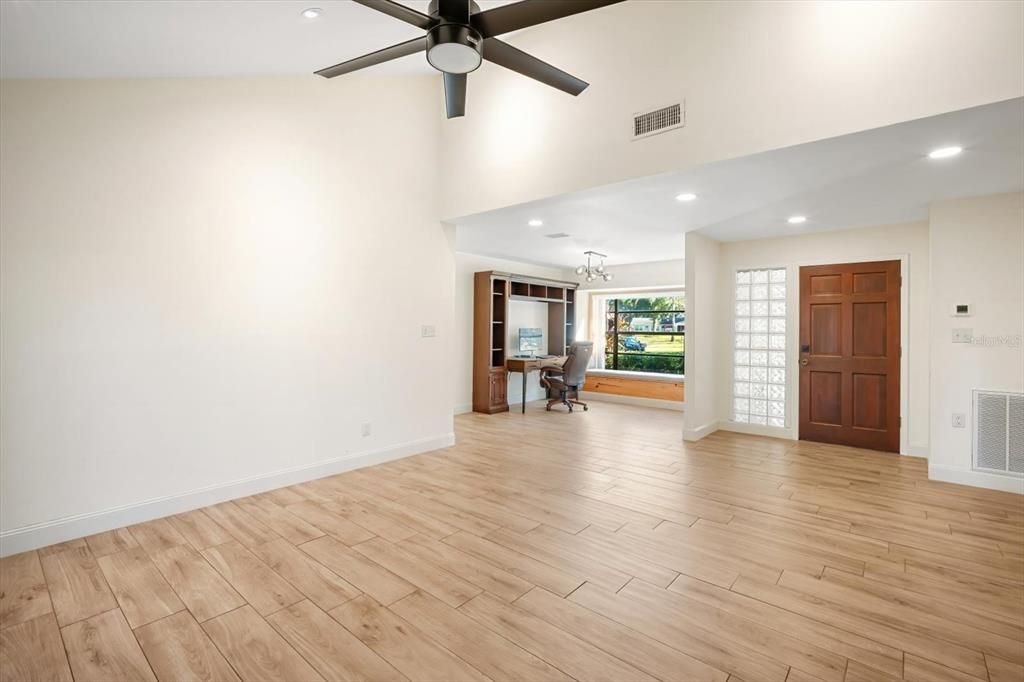 For Sale: $375,000 (3 beds, 2 baths, 1684 Square Feet)