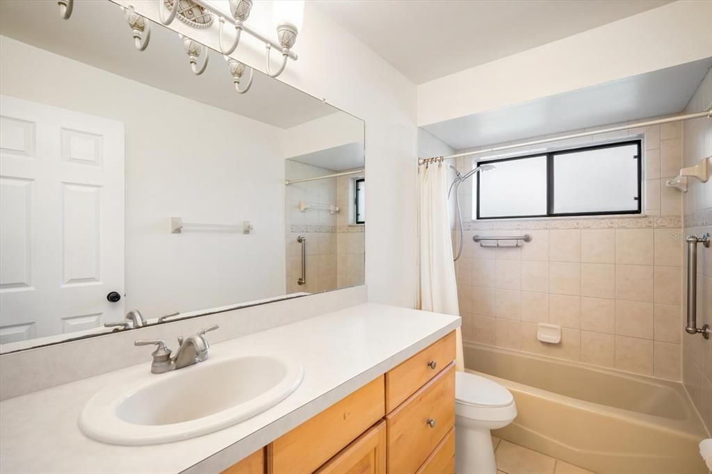 For Sale: $375,000 (3 beds, 2 baths, 1684 Square Feet)