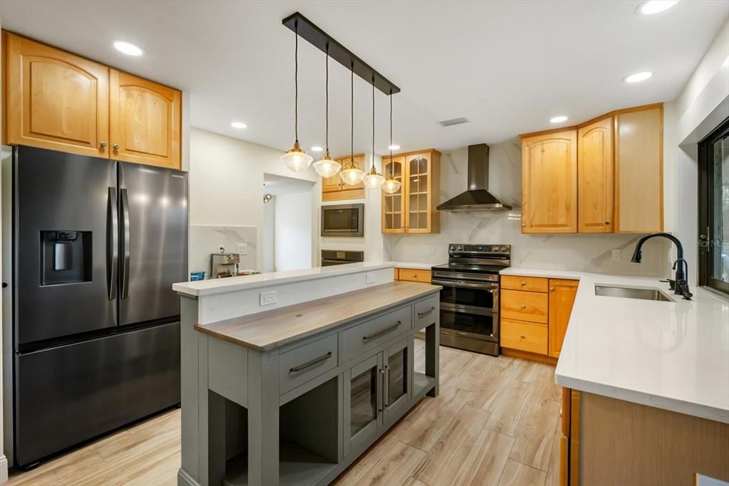 For Sale: $375,000 (3 beds, 2 baths, 1684 Square Feet)