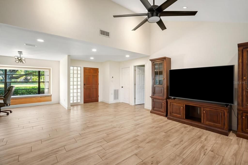 For Sale: $375,000 (3 beds, 2 baths, 1684 Square Feet)