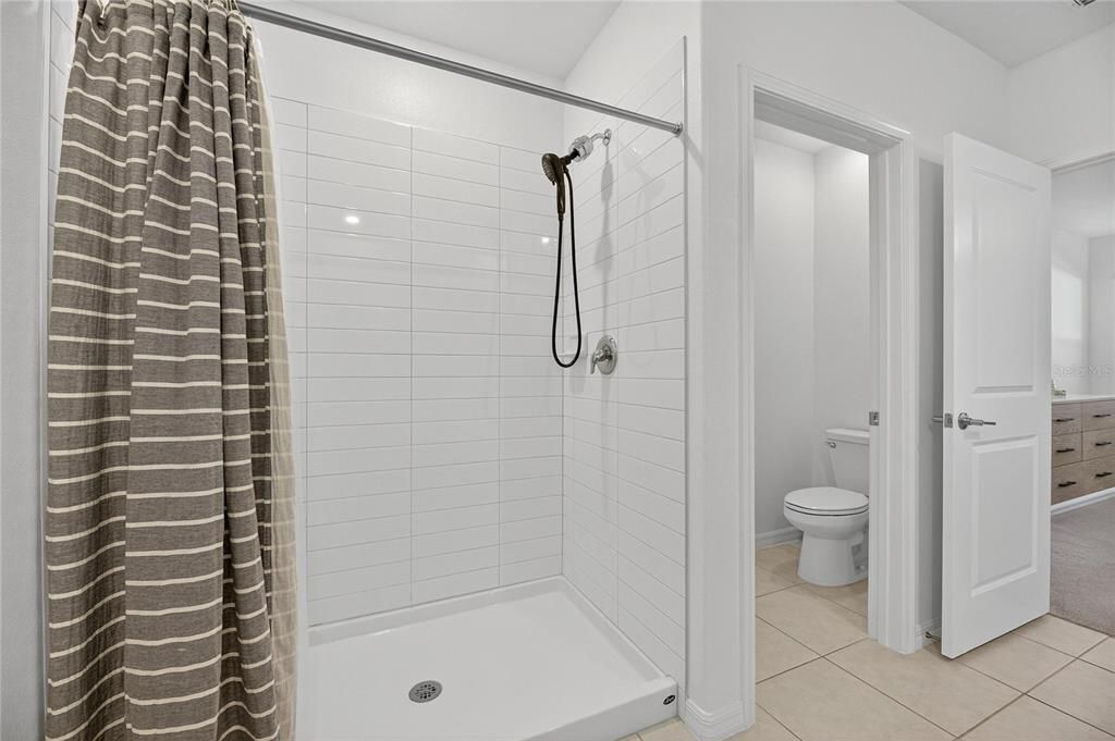 For Sale: $544,900 (5 beds, 2 baths, 2949 Square Feet)