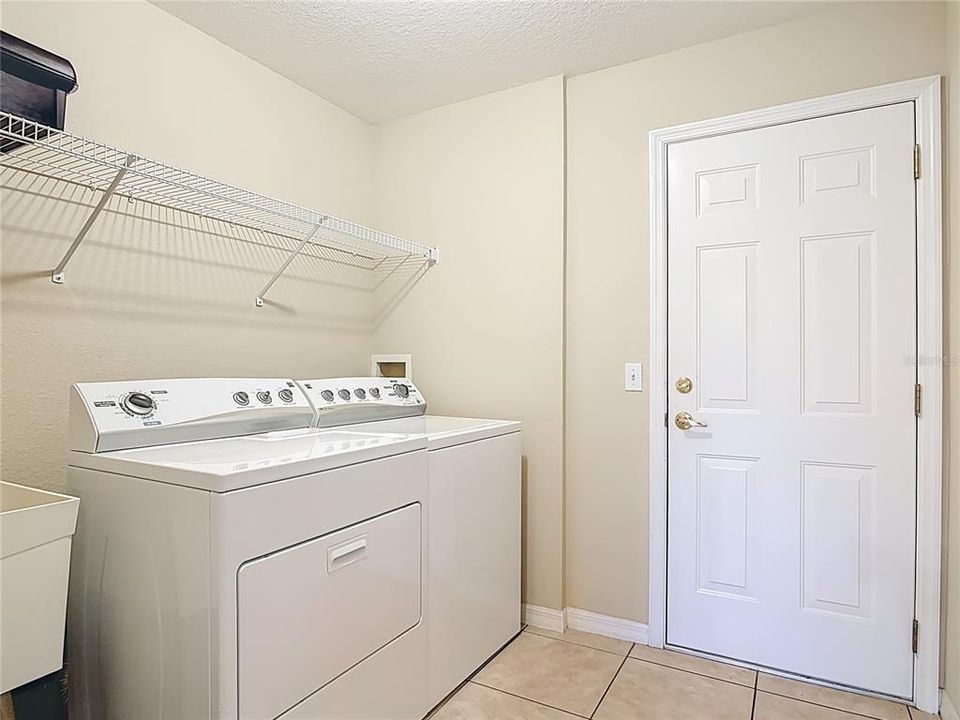 Active With Contract: $369,900 (3 beds, 2 baths, 1864 Square Feet)