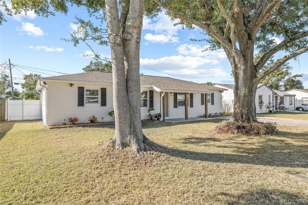 For Sale: $539,900 (4 beds, 2 baths, 1548 Square Feet)