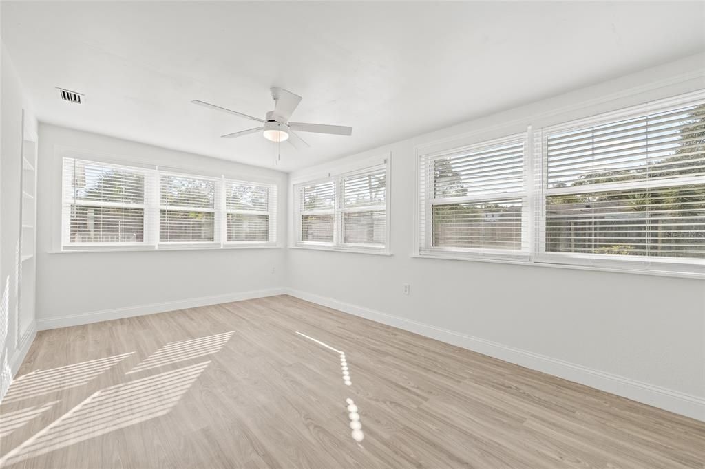 For Sale: $539,900 (4 beds, 2 baths, 1548 Square Feet)