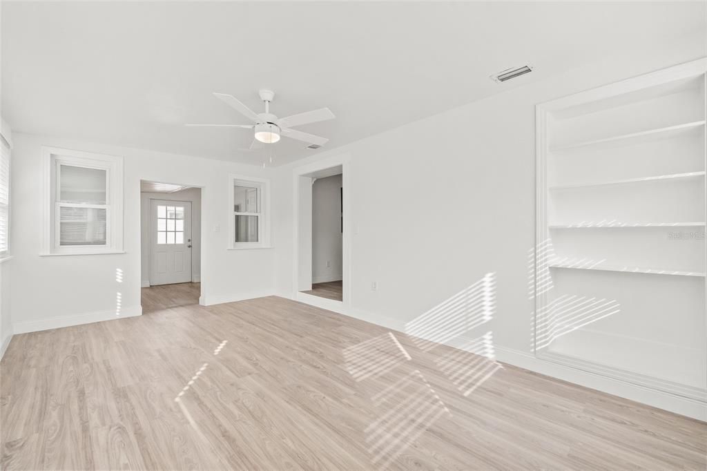 For Sale: $539,900 (4 beds, 2 baths, 1548 Square Feet)