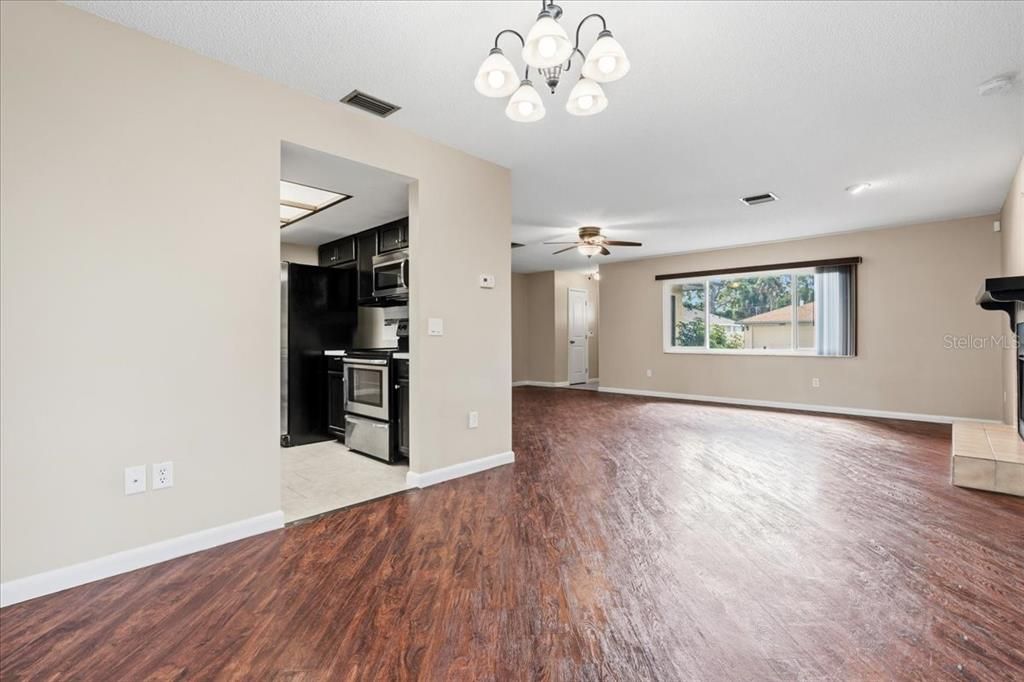 For Sale: $259,800 (2 beds, 2 baths, 1344 Square Feet)