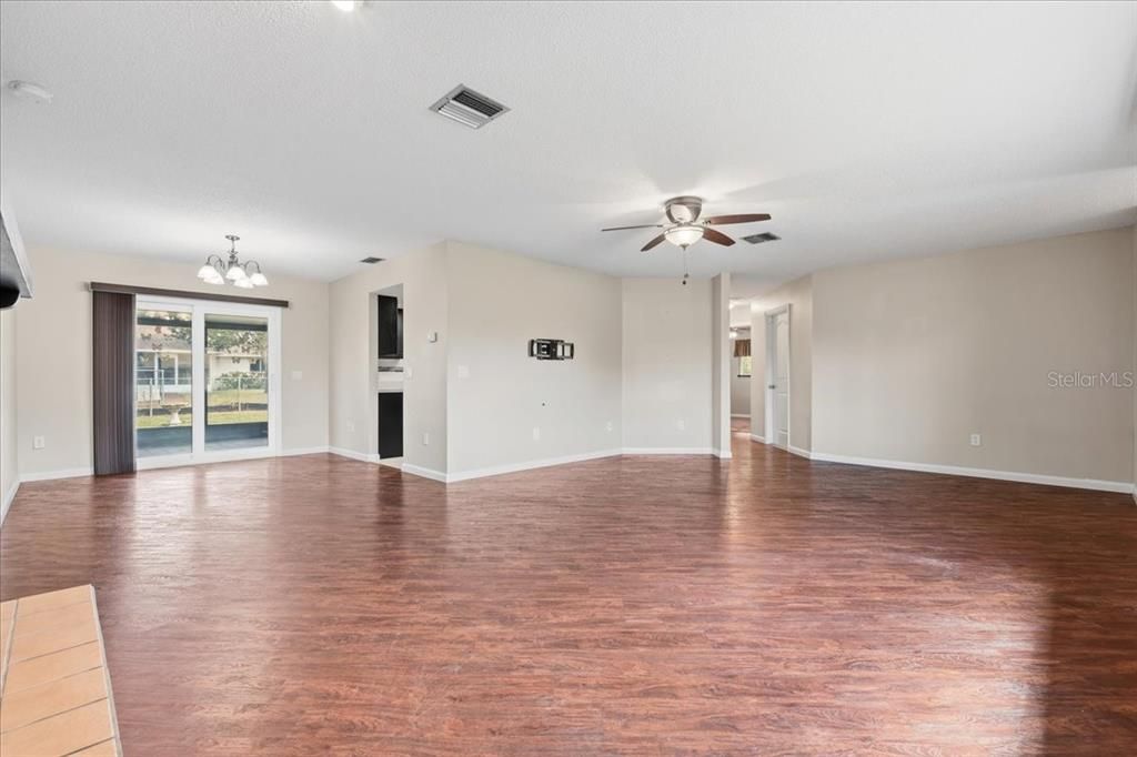 For Sale: $259,800 (2 beds, 2 baths, 1344 Square Feet)